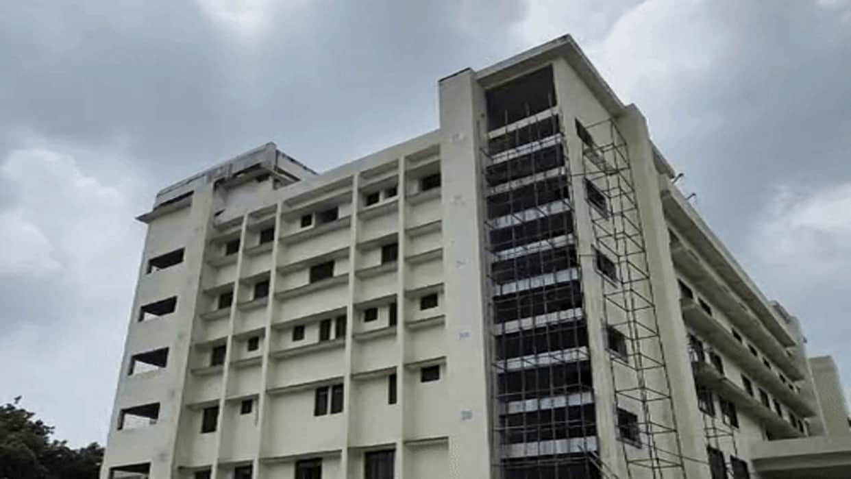 Prayagraj: Firm blacklisted for negligence in Children's Hospital construction ₹55 lakh security deposit