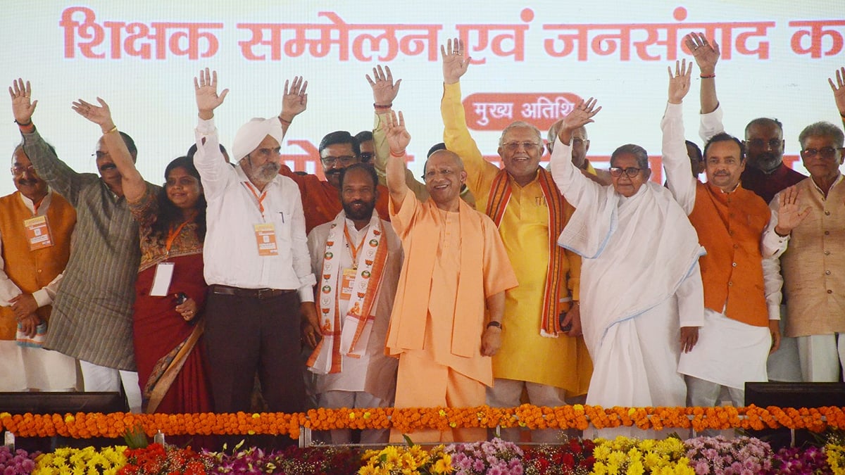 बरेली: सीएम योगी ने दिया बड़ा सियासी संदेश, शिक्षकों को भर्ती और बीमा का दिया भरोसा, विपक्ष को घेरा