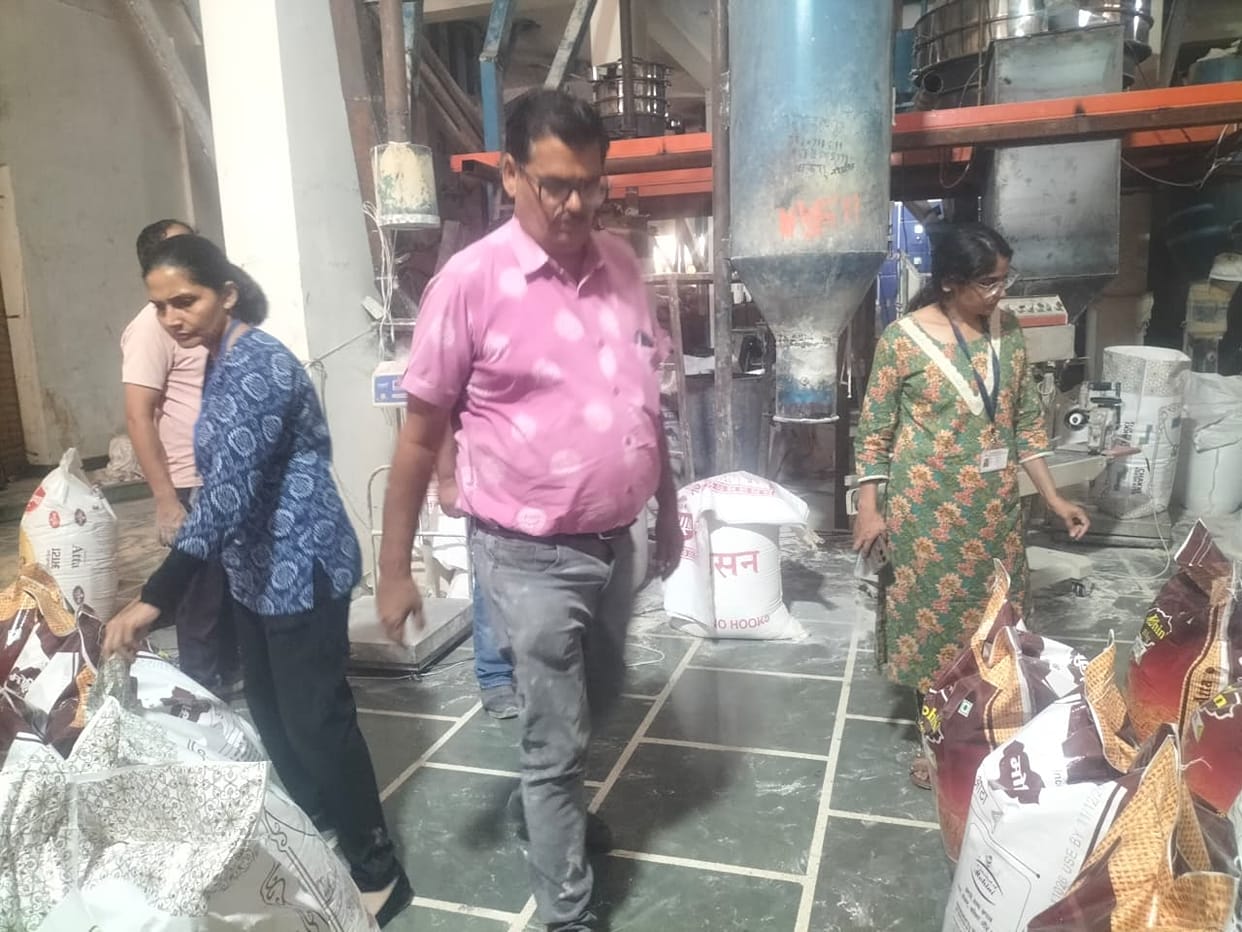 English Headline: Jaipur: Flipkart Minutes Store Fails Food Safety Checks