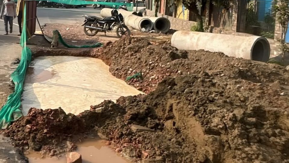 Agra Water Pipeline Bursts, Gangajal Wasted; Supply May Be Hit in Shahganj