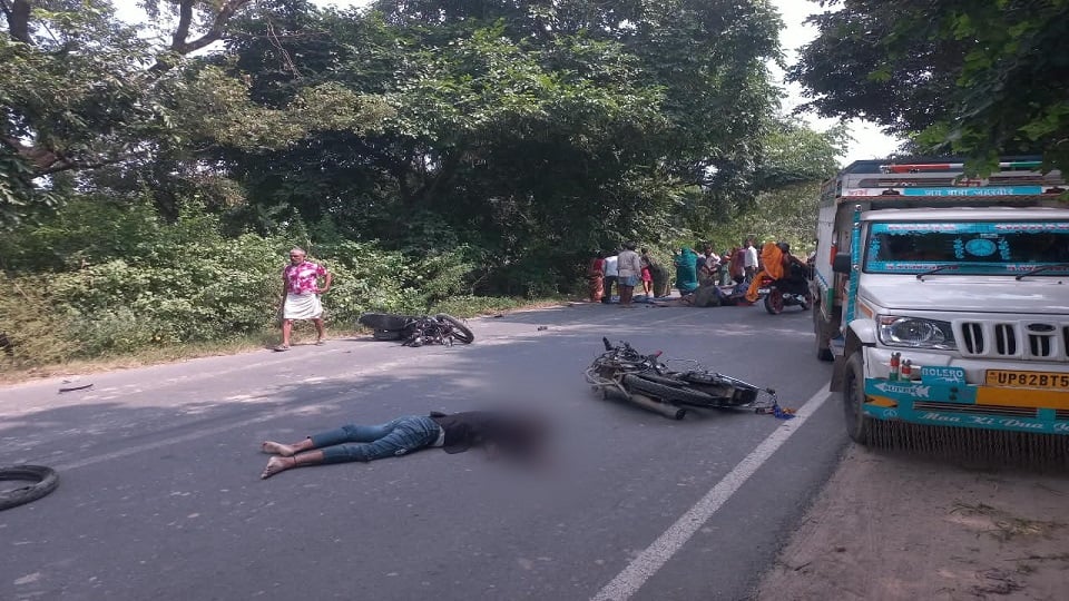 यूपी: एटा में नाबालिग ने कार से दो बाइक सवारों को राैंदा, तीन की माैत; गांव में मचा कोहराम