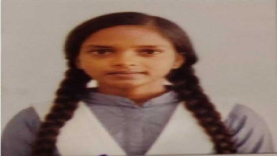 गोरखपुर: माेरंग लदे ट्रालर ने कॉलेज जा रही नौवीं की छात्रा को कुचला, मौके पर मौत; चालक को ग्रामीणाें ने पकड़ा