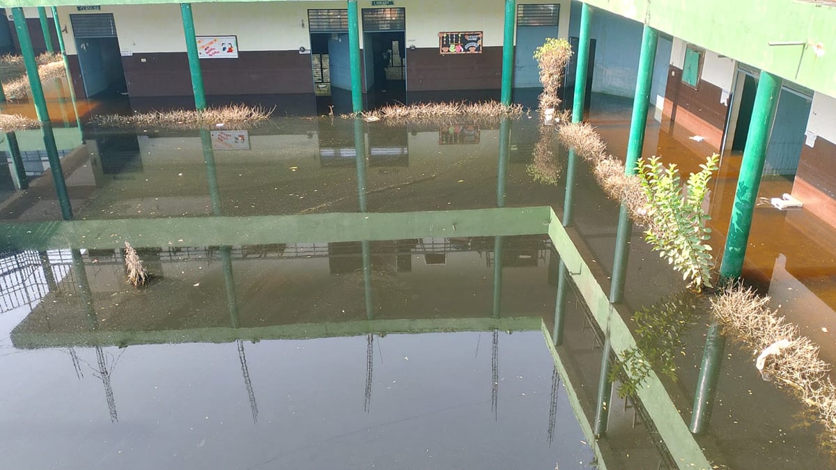 कानपुर: थाथी निवादा और महिपालपुर में नाला चोक, स्कूल और मकानों में घुसा गंदा पानी, पढ़ाई बाधित और कारोबार ठप