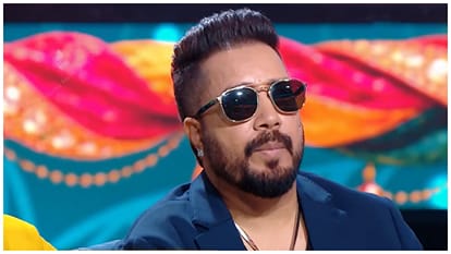 Falguni Pathak and mika Singh reached in Kaun Banega Crorepati 18 Amitabh Dialogue in Punjabi And Gujrati