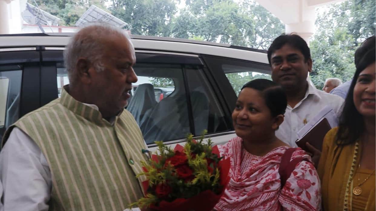 Rural Development Minister reviews schemes in Buxar; orders probe into irregularities in the housing scheme
