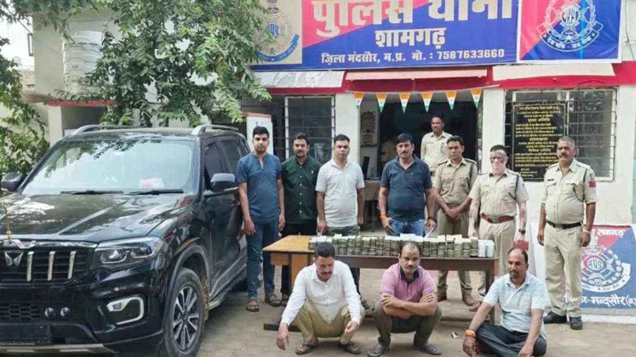 mandsaur police seize 1.29 crore cash scorpio sarpanch three detained