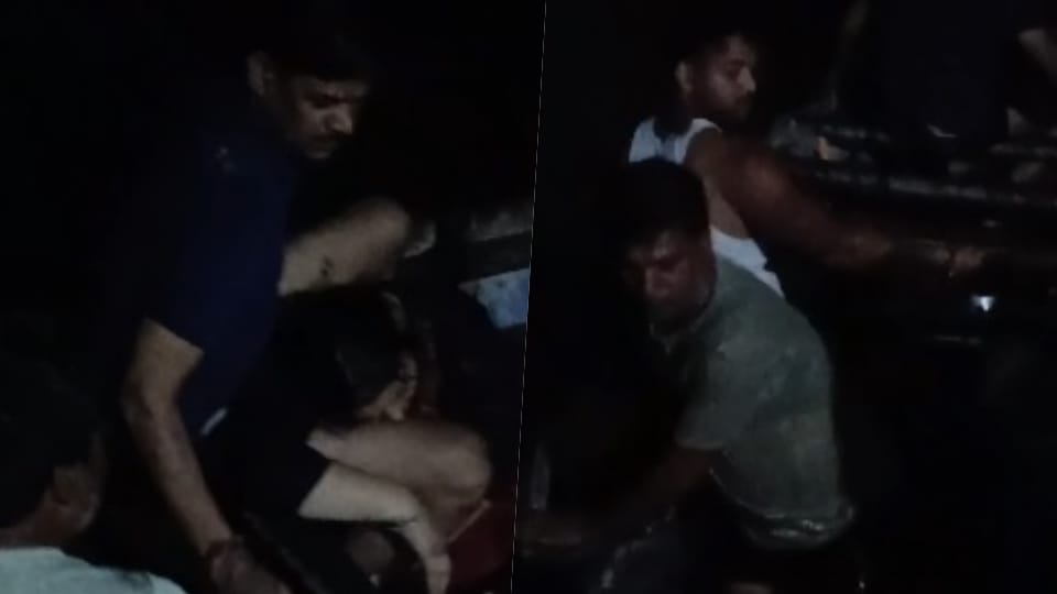 पुलिस ने महिला को सुरक्षित बचाया
