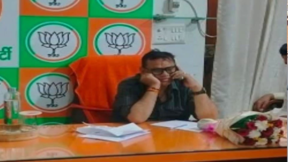 Meerut: मंत्री दिनेश खटीक को फोन पर जान से मारने की धमकी, मामला सोशल मीडिया पर वायरल, आरोपी पहले ही गिरफ्तार