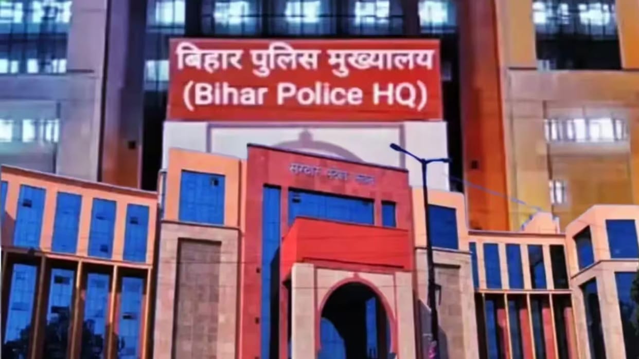 Bihar: IPS officer's wife reaches police headquarters demanding to meet her family and daughter.