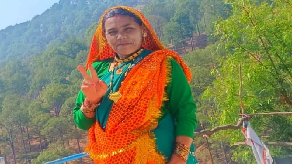 Woman dies after being hit by a boulder in lohaghat champawat