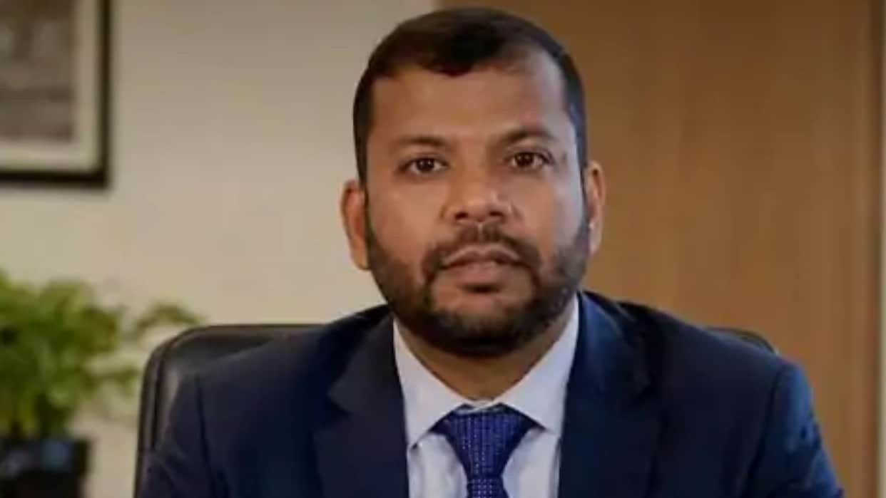 Who Is IAS Parikshit Zade? Bus Conductor's Son, Doctor, Dreamed of Being Collector, Now Shajapur Chief