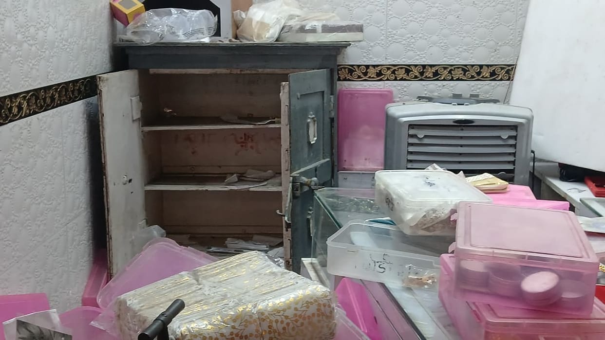 Shamli News: Jewellery Worth Crores Stolen From Uma Jewellers After Thieves Break Through Shop Roof