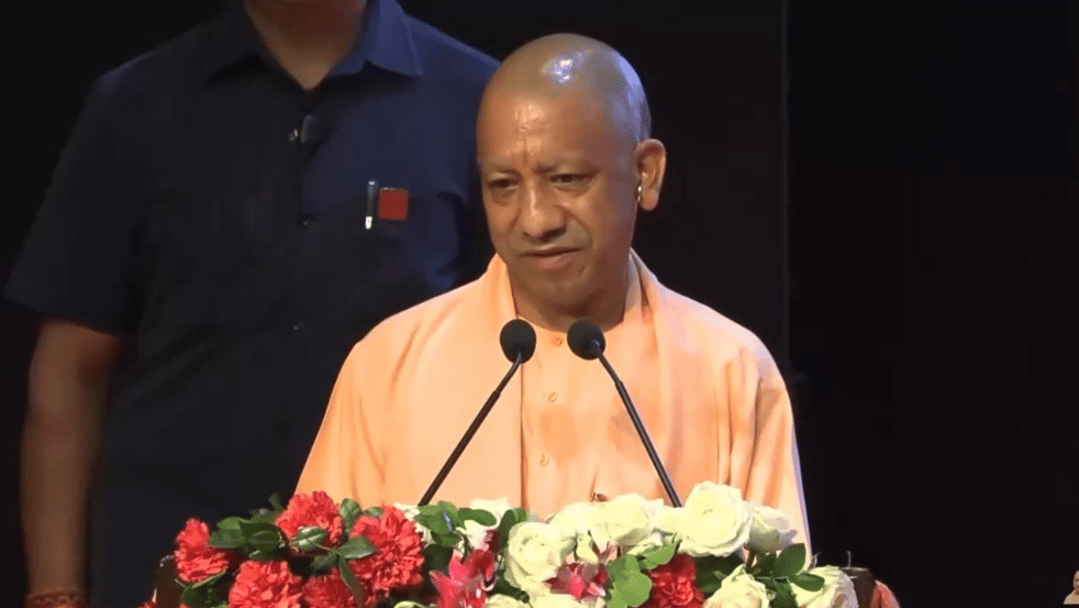 यूपी: नारी शक्ति से समृद्धि की राह, गांव की अर्थव्यवस्था की निर्माता बन रहीं महिलाएं; पढ़ें सीएम योगी का संदेश