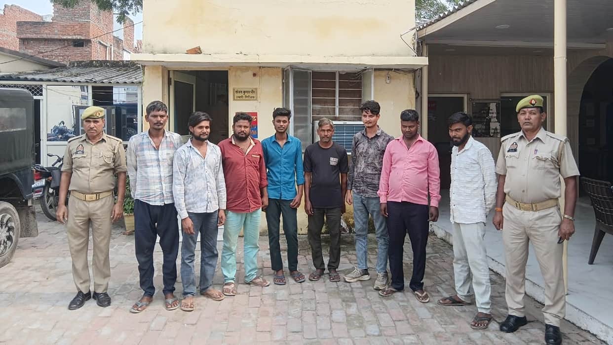 Police arrested eight accused for gambling in Bareilly