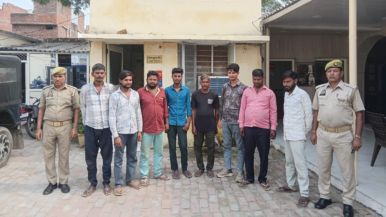 Police arrested eight accused for gambling in Bareilly