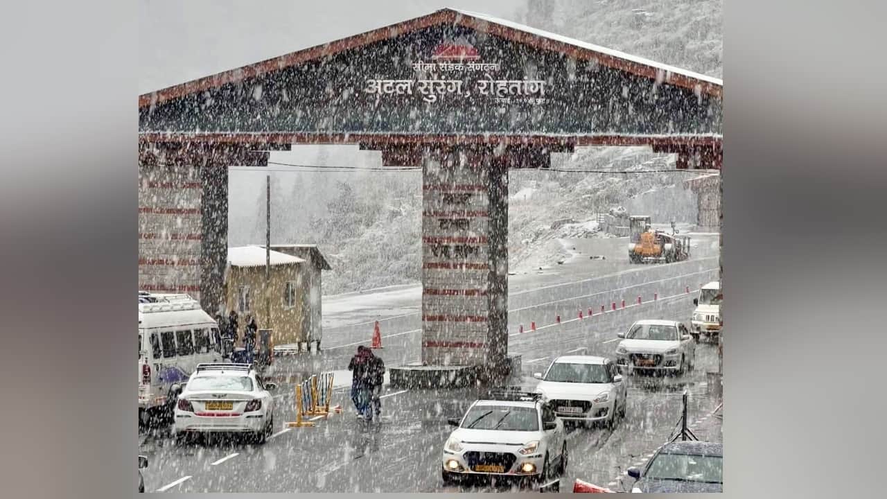 snowfall pics : High-altitude areas of Himachal draped in a white blanket; Manali Leh and Atal Tunnel routes c