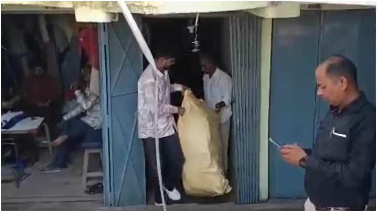 bihta patna fake branded slippers spark company logo 420 slippers seized copyright act