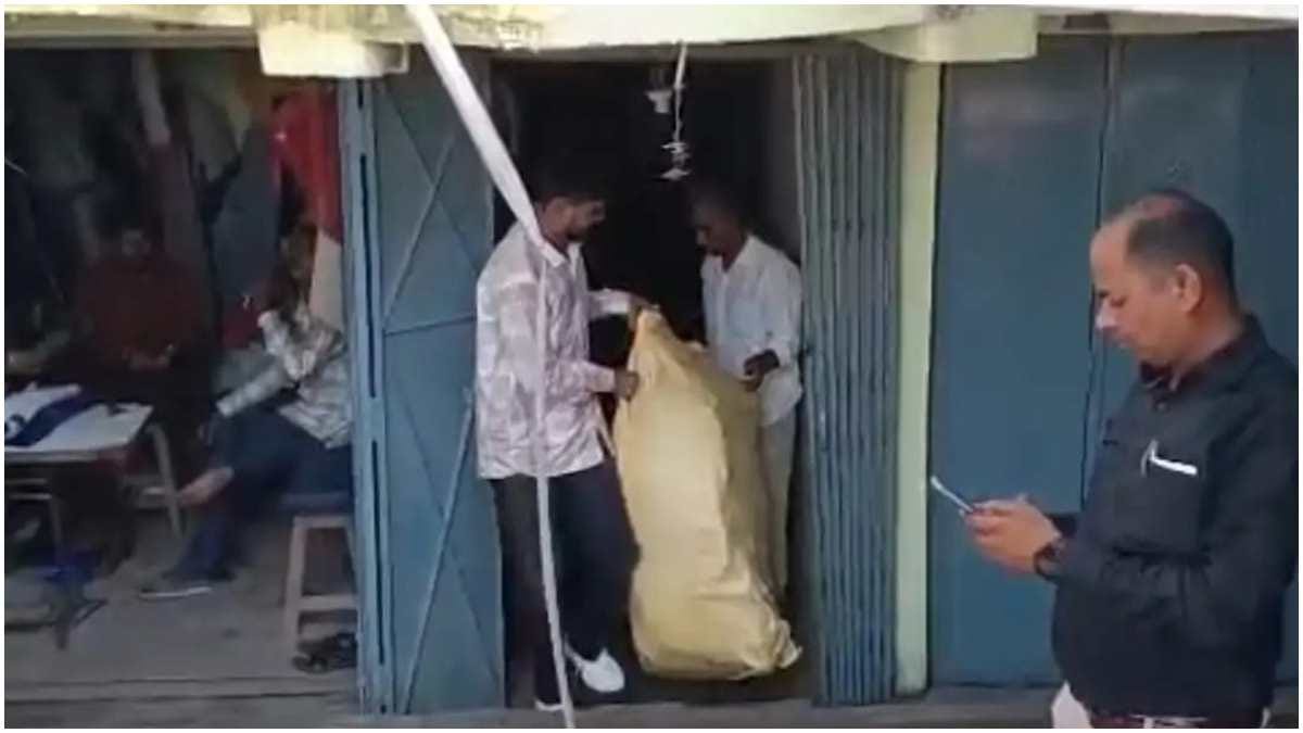 bihta patna fake branded slippers spark company logo 420 slippers seized copyright act