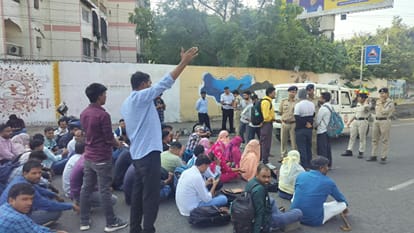 रोशनपुरा चौराहे पर शिक्षक अभ्यर्थियों को पुलिस ने रोका