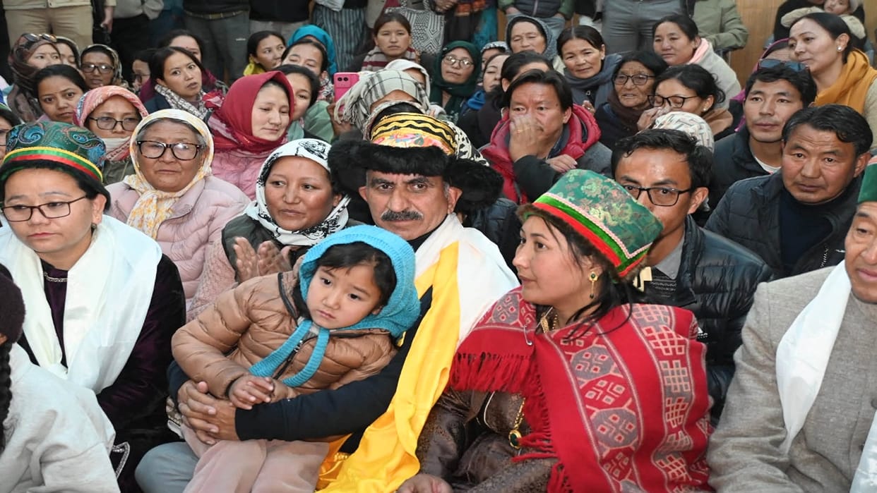 500 crore to be spent on Spiti development; CM Sukhu sits on the ground in minus temperature to listen people’