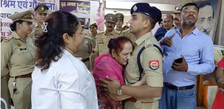 Elderly Woman Breaks Down in ACP’s Embrace as Agra Police Share Diwali Joy