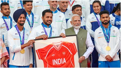 PM Modi Interacts with Asian Games 2026 Medal Winners, Urges Athletes to Aim Higher