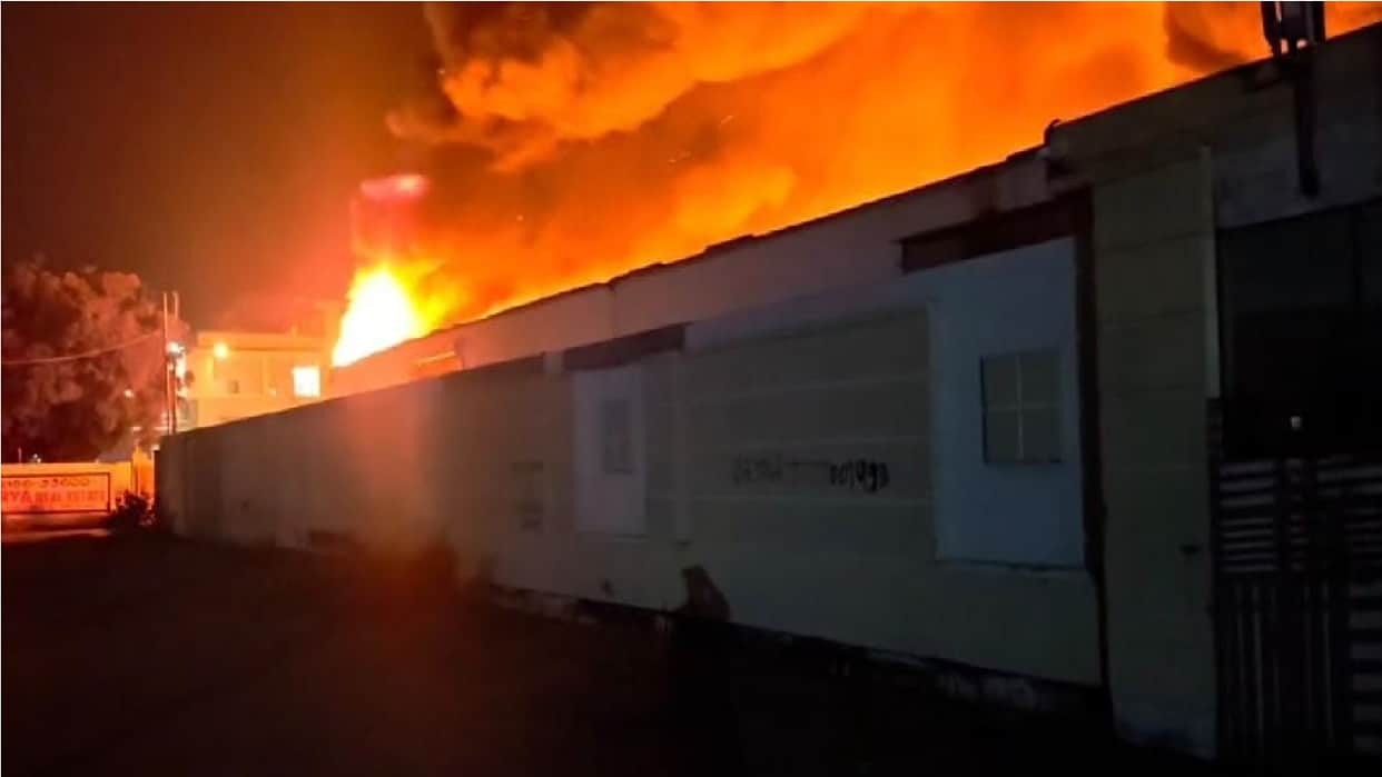 Massive fire at a mattress-manufacturing factory in Sonipat; two workers sustained burns