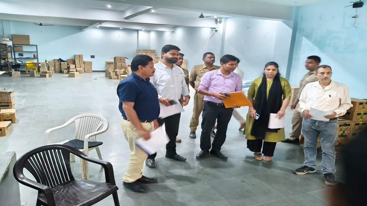 GST SIB raids a grocery warehouse in Puranpur Pilibhit