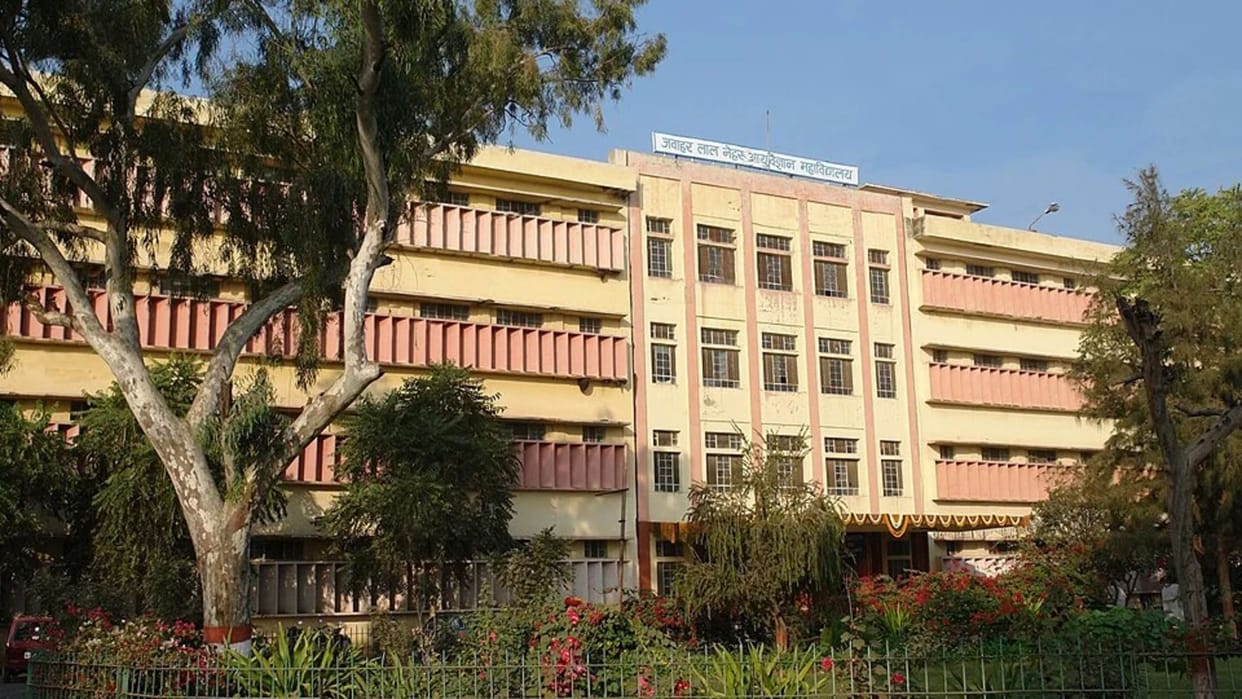 Raipur Married Woman Dies During Treatment At Ajmer Hospital Instagram Love Case