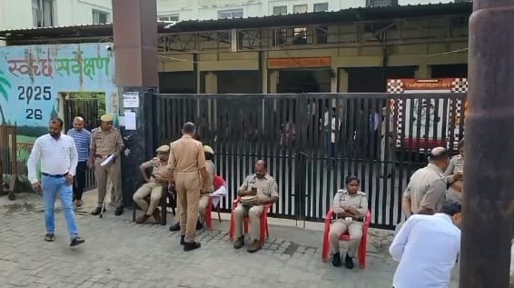 Kanpur Counting of votes for the Bithoor Nagar Panchayat by election is underway heavy police force deployed