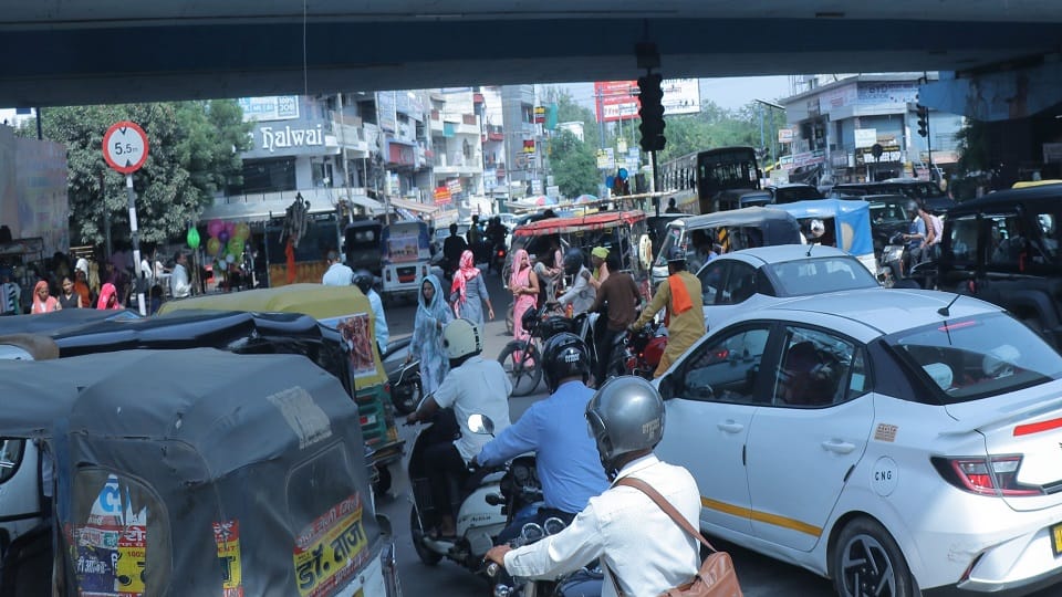 Haryana-Registered Truck Stopped and Released, Illegal Auto Stands Fuel Congestion