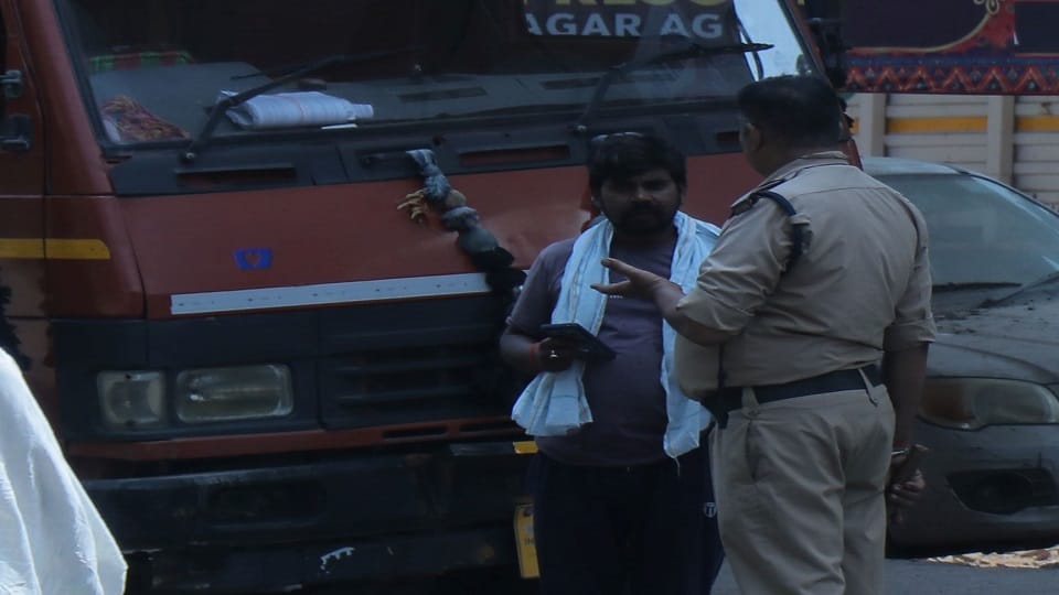 Haryana-Registered Truck Stopped and Released, Illegal Auto Stands Fuel Congestion
