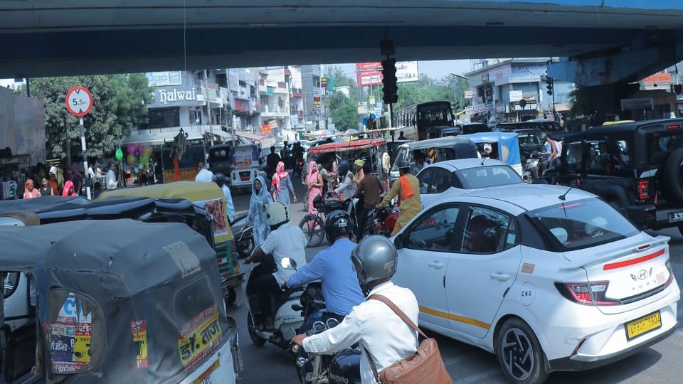Haryana-Registered Truck Stopped and Released, Illegal Auto Stands Fuel Congestion