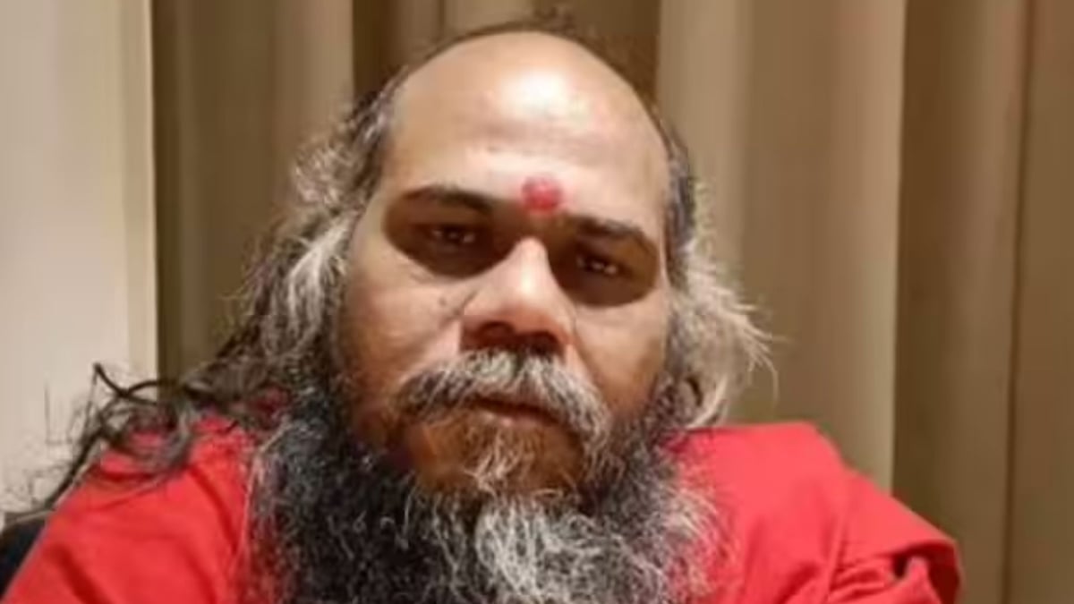मध्यप्रदेश: मतदाता सूची से नाम काटने पर भड़के मिर्ची बाबा, बोले- जिंदा हूं, फिर वोटर लिस्ट से नाम क्यों काटा?