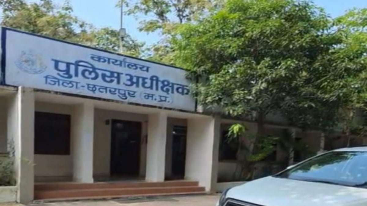 छतरपुर: वारंटी को पकड़ने गई पुलिस टीम पर हमला, आरक्षक को दांत से काटने वाला आरोपी एचआईवी संक्रमित, मचा हड़कंप