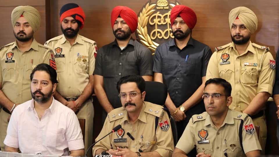 Mohali Police Three members of arms-smuggling gang apprehended 10 pistols recovered