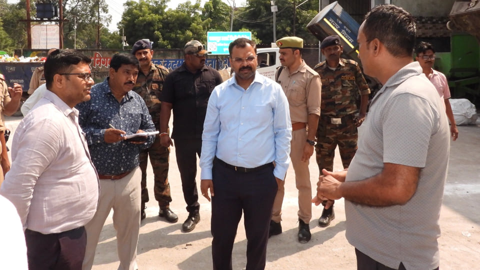 कानपुर: सड़क पर कूड़ा फेंकने पर गेस्ट हाउस संचालक पर 20 हजार रुपये जुर्माना, नगर आयुक्त ने की कार्रवाई