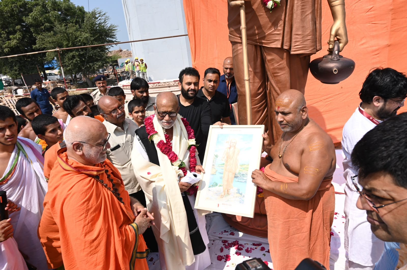 ओंकारेश्वर पहुंचे मोरारी बापू