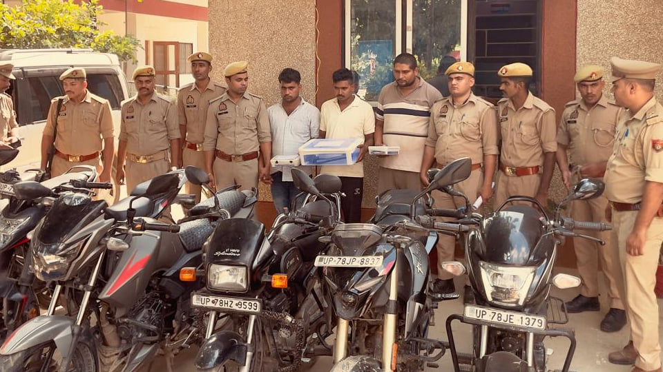 कानपुर: हाईवे किनारे खड़े भारी वाहनों से डीजल चोरी करने वाले तीन आरोपी गिरफ्तार, सात बाइकें व असलहे बरामद