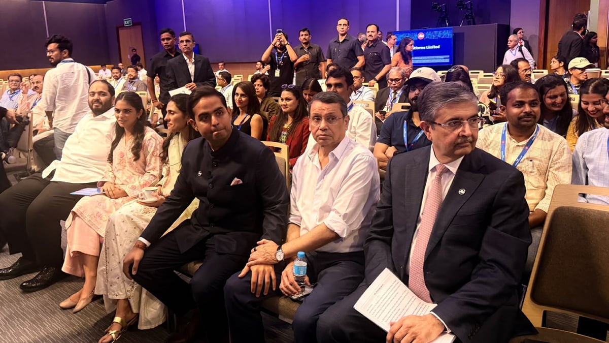 रिलायंस जियो: मेगा आईपीओ के एलान के बीच आकाश अंबानी बोले- 'दुनिया में सबसे सस्ता डेटा मुहैया करा रहे रहे'