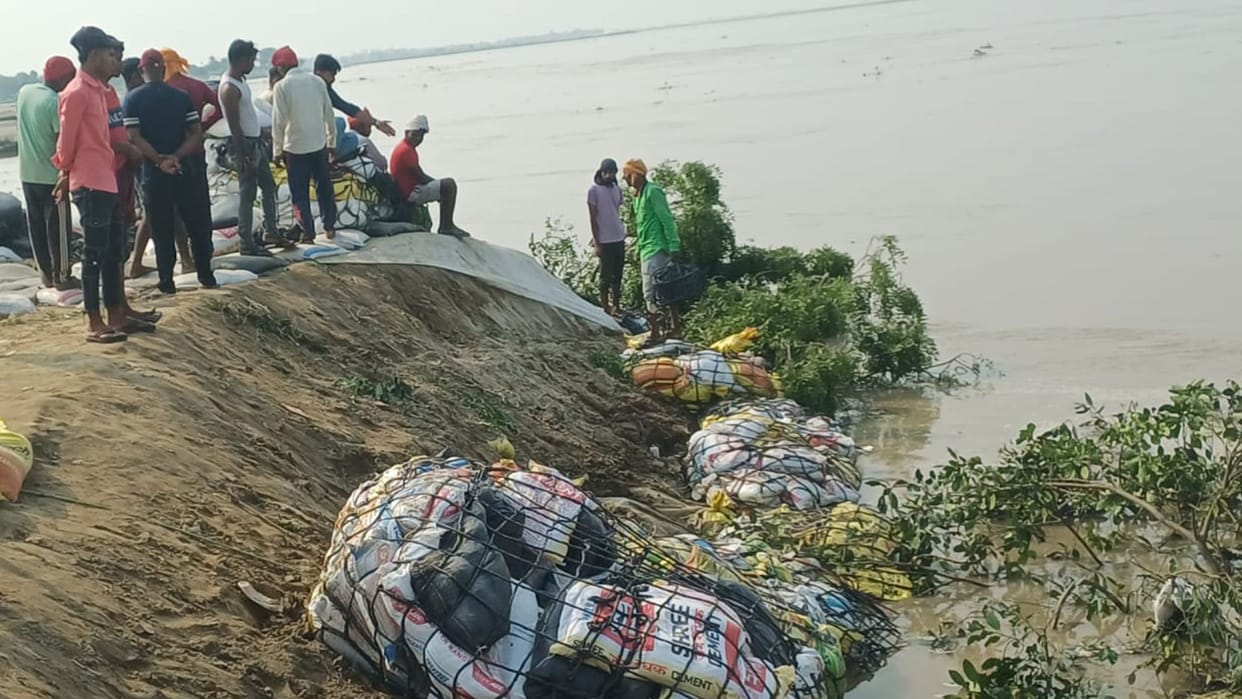 Destroying homes Three houses swallowed Saryu river due bank erosion 100 bighas land lost anxiety mounts