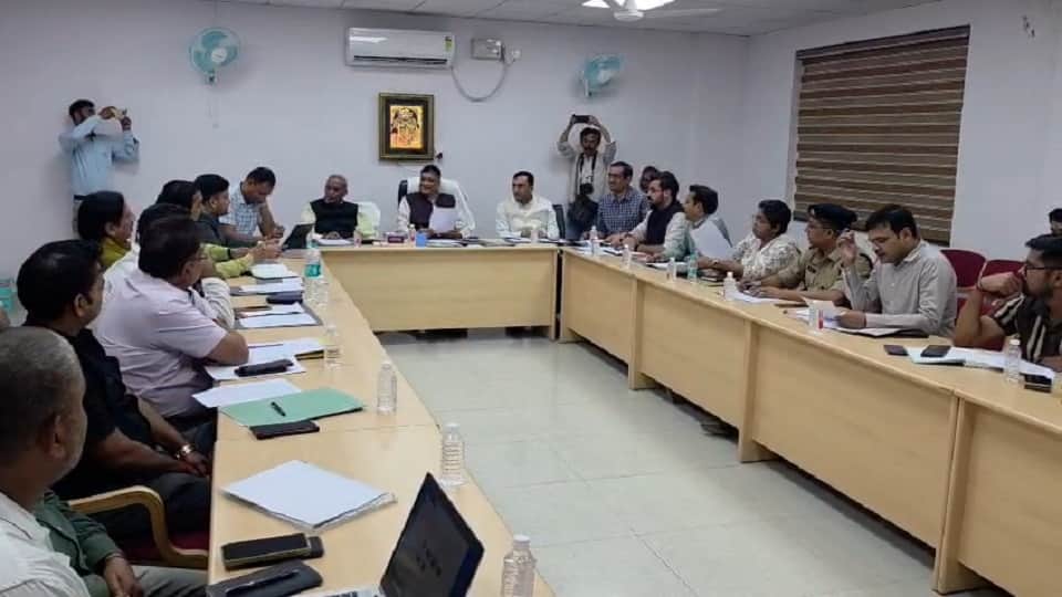 Banke Bihari Temple Silver and Gold Thrones Under Probe, Committee to Submit Report in a Month