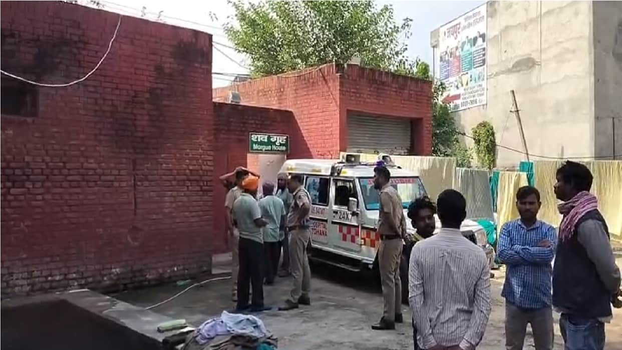 man murdered his wife by striking her with spade amid land dispute In Tohana accused is absconding