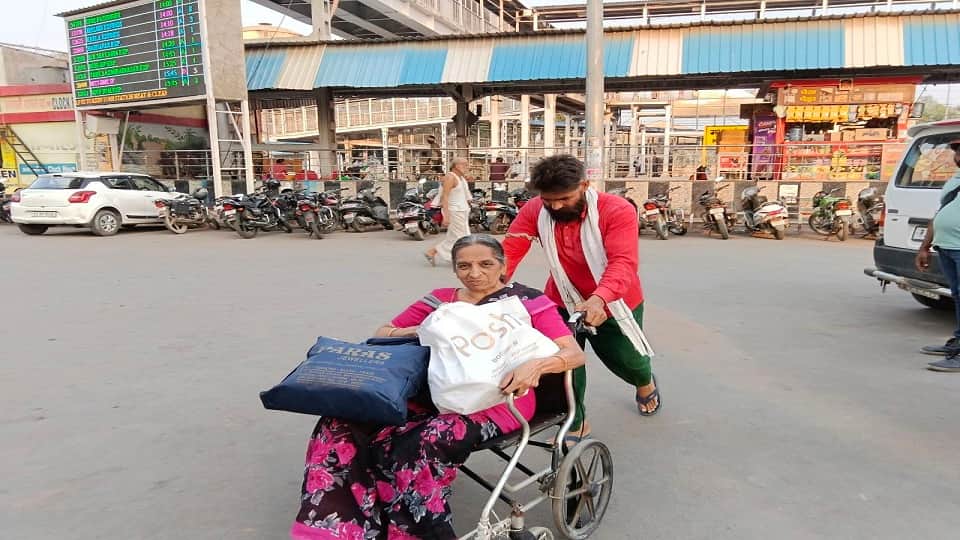 Mathura Junction: Wheelchairs Available, but Elderly and Disabled Passengers Struggle to Reach Trains