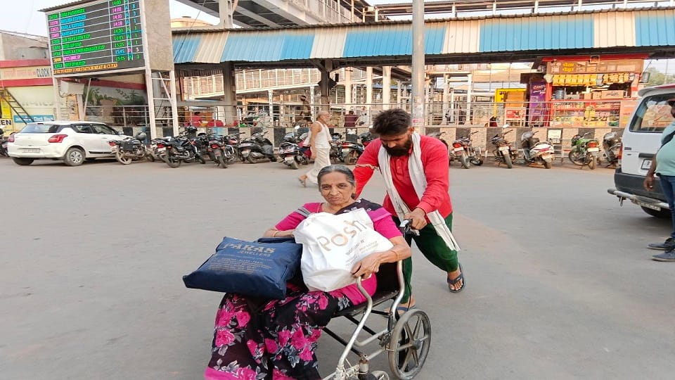 Mathura Junction: Wheelchairs Available, but Elderly and Disabled Passengers Struggle to Reach Trains