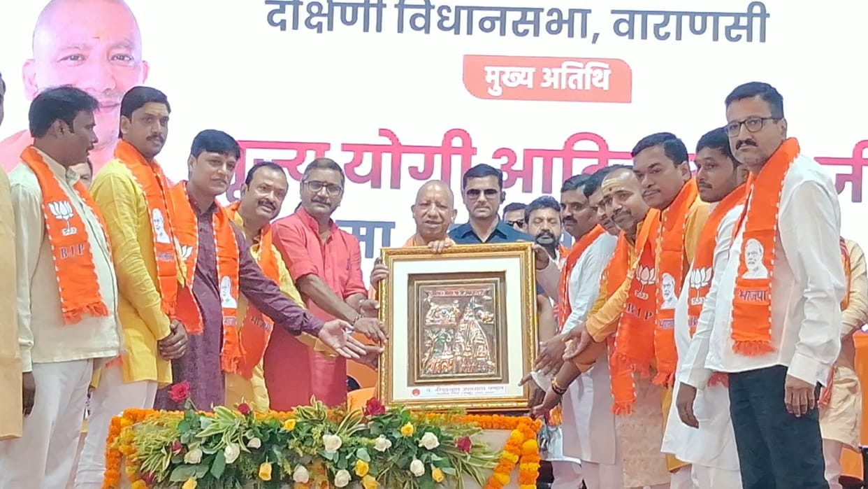 CM Yogi in Varanasi Participated in Swachhata Mitra felicitation ceremony