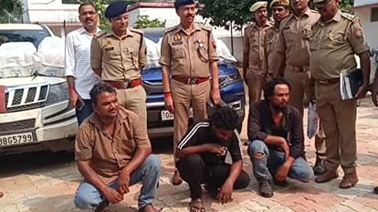 आरोपियों की जानकारी देती पुलिस।