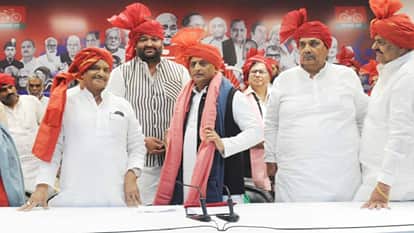 अखिलेश यादव।