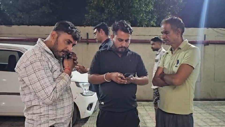 जाको राखे साइयां: फर्नीचर कारोबारी को मारी दो गोलियां, एक तो सीने के आर-पार हो गई; ऐसे बच गई जान