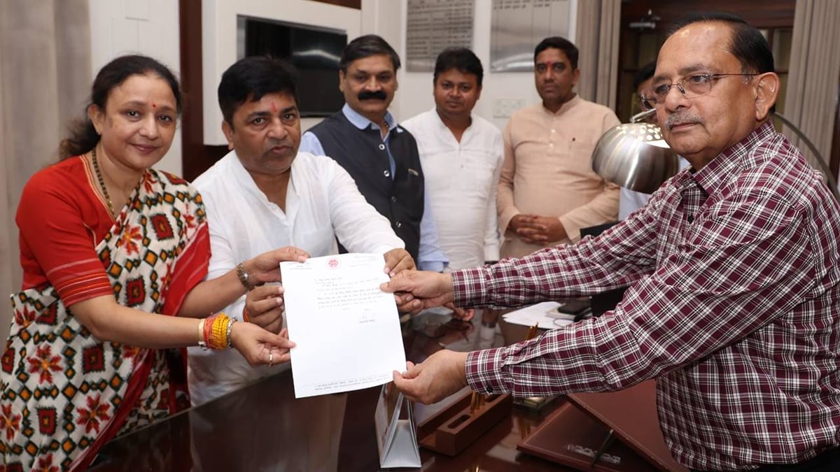 यूपी: भाजपा छोड़ सपा में आए पूर्व सांसद राजपाल सैनी, अखिलेश बोले- कई विधायक भी लाइन में, सब पर करेंगे विचार